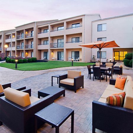 Courtyard By Marriott Huntsville University Drive Buitenkant foto