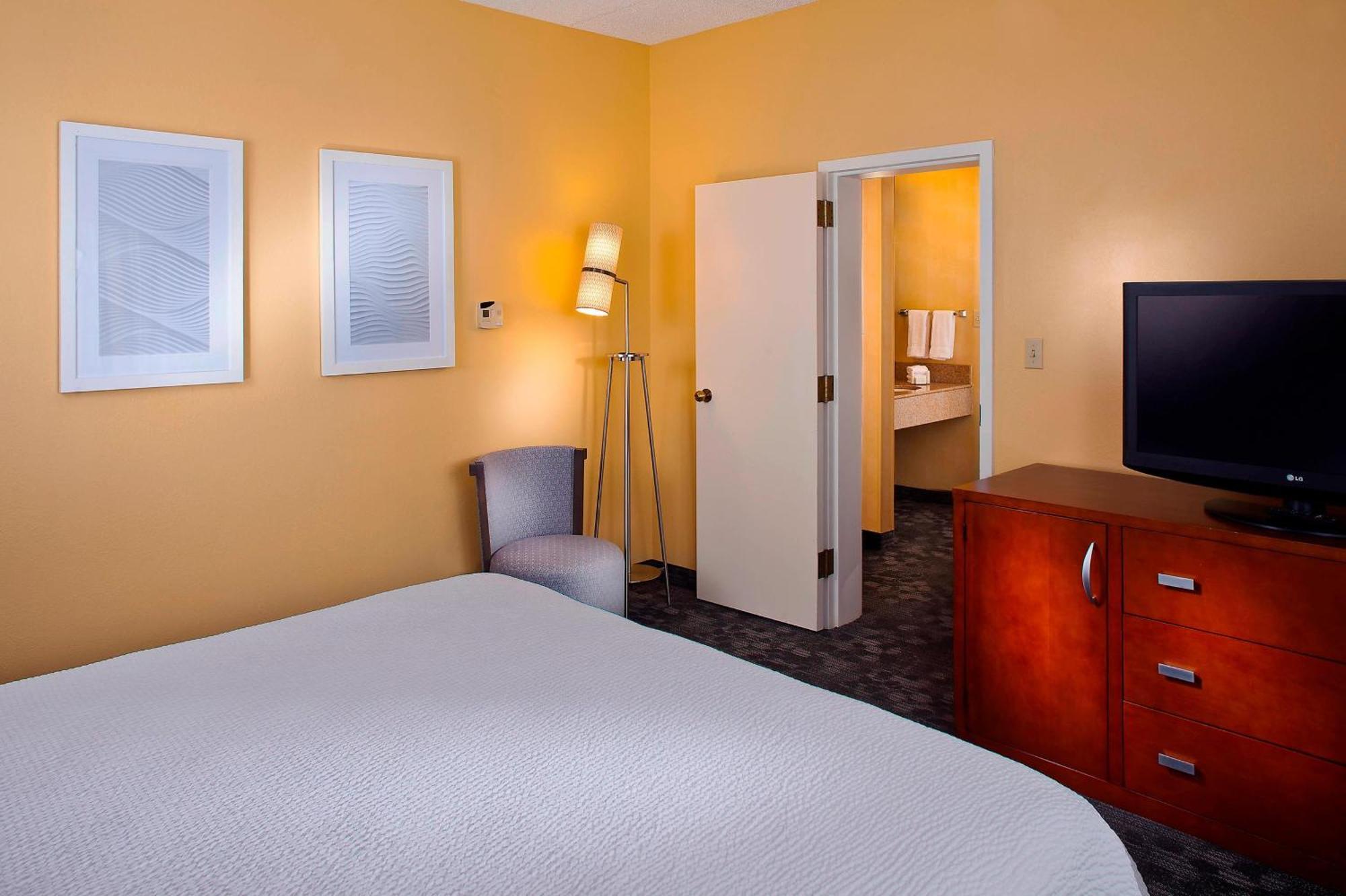 Courtyard By Marriott Huntsville University Drive Buitenkant foto