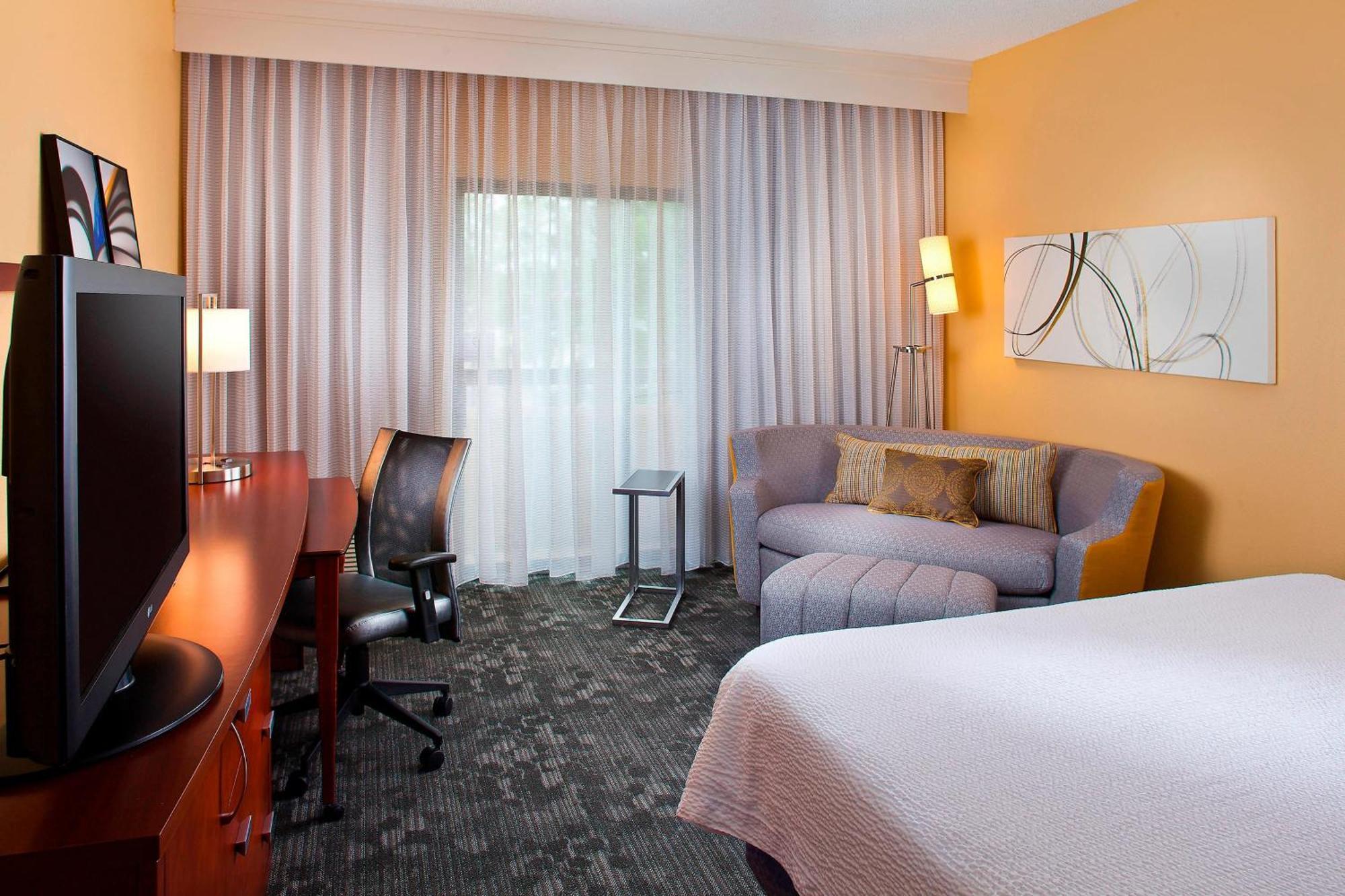 Courtyard By Marriott Huntsville University Drive Buitenkant foto