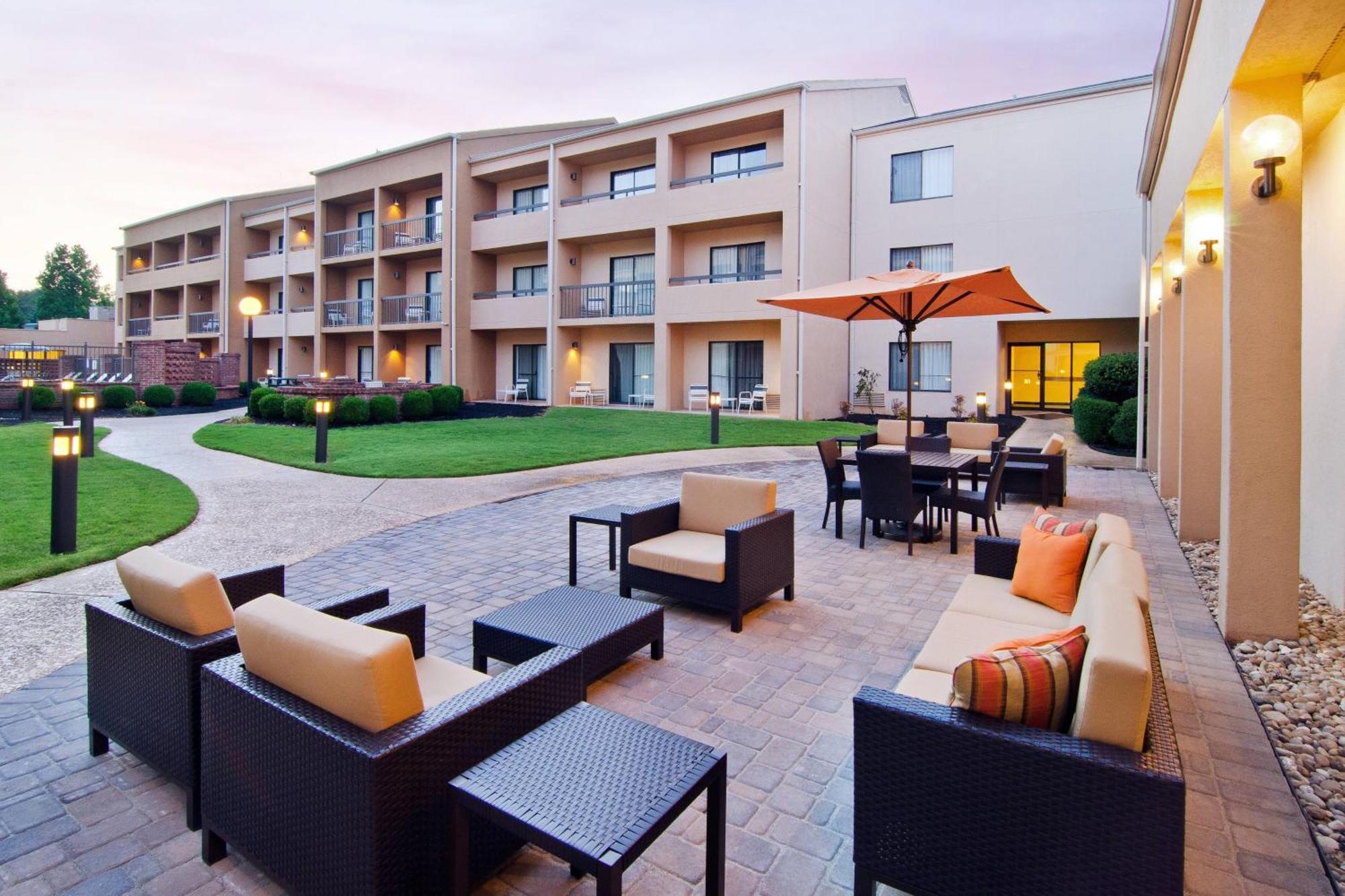 Courtyard By Marriott Huntsville University Drive Buitenkant foto