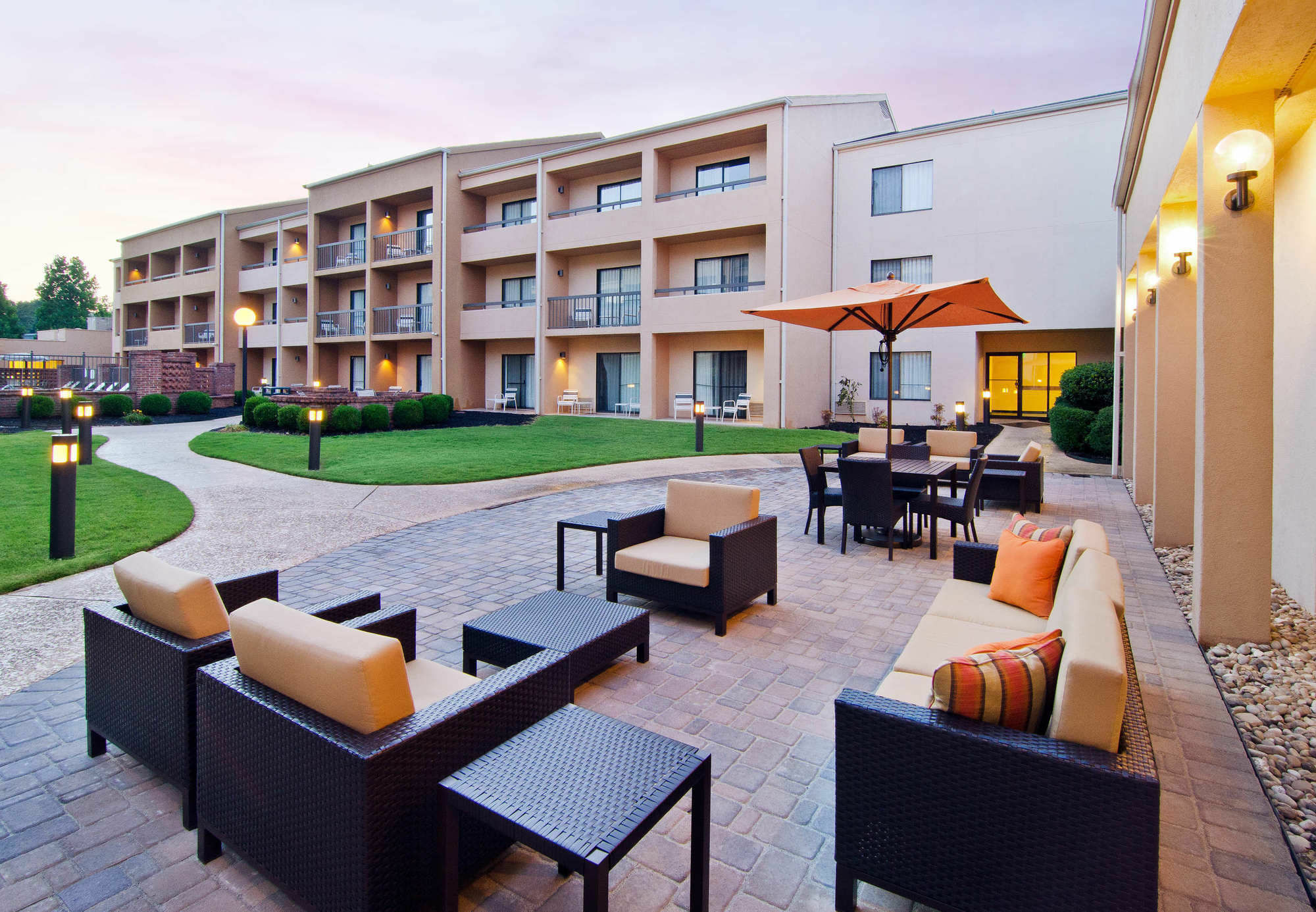 Courtyard By Marriott Huntsville University Drive Buitenkant foto