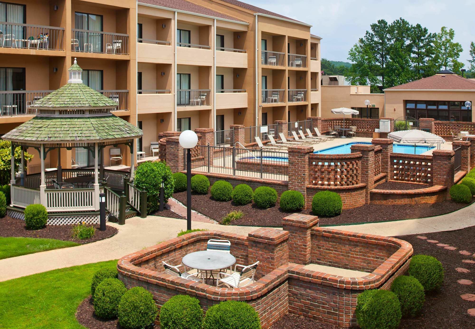 Courtyard By Marriott Huntsville University Drive Buitenkant foto